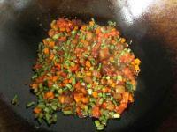 豇豆胡萝卜西红柿炒肉丁的做法步骤9