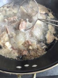 牛筋炖土豆的做法步骤2