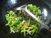 尖椒猪肉韭菜芽炒面的做法步骤3